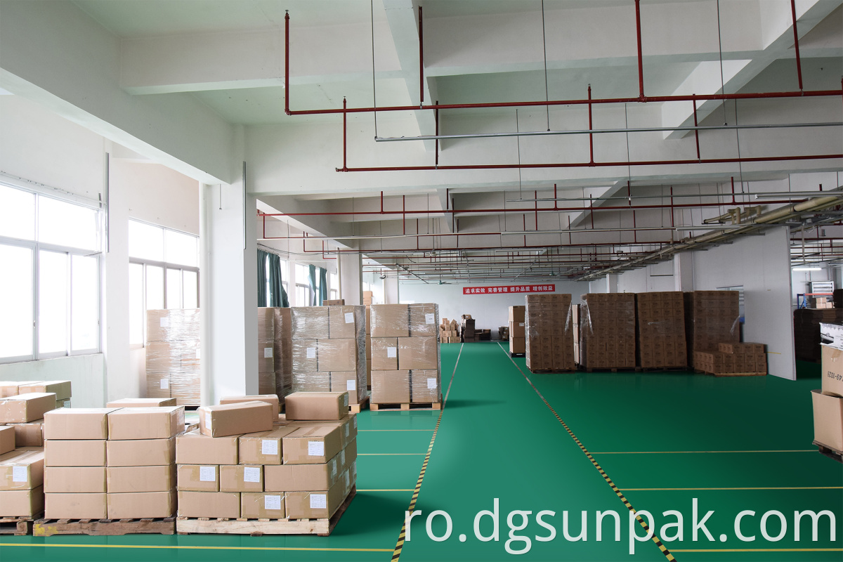 Geanta doypack cu finisaj negru mat personalizate Pungi de ambalare din plastic cu fermoar pentru ambalarea chiloților de lenjerie intimă